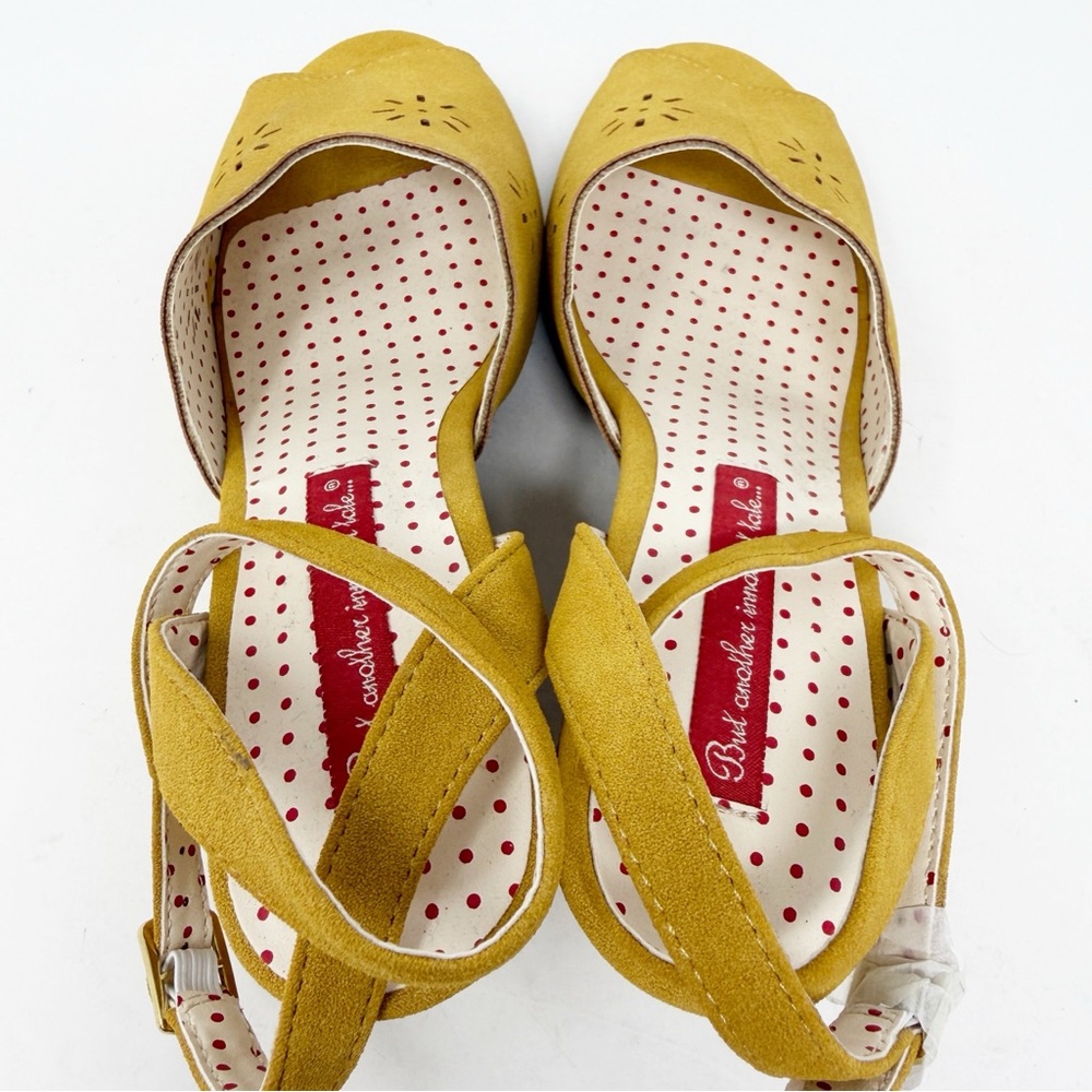 But Another Innocent Tale Yellow Wedge Sandals 6.5 Peep Toe Cutout Retro Mod - Picture 7 of 9